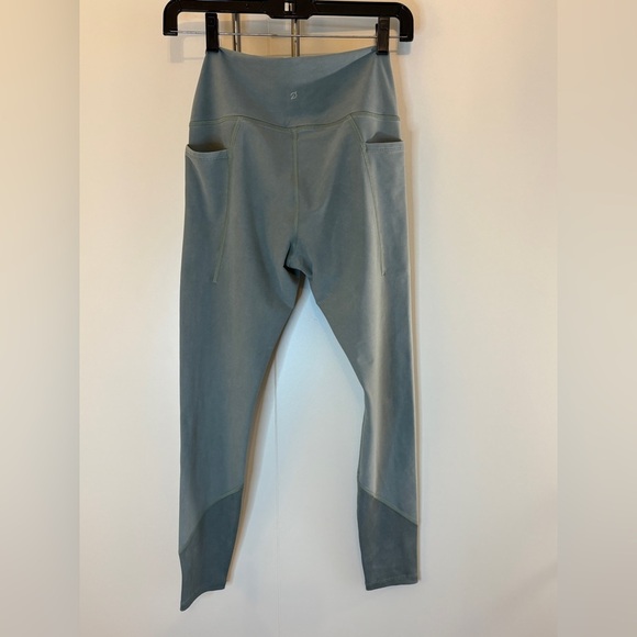 Peloton Mineral Wash Leggings in Gray - Picture 6 of 6